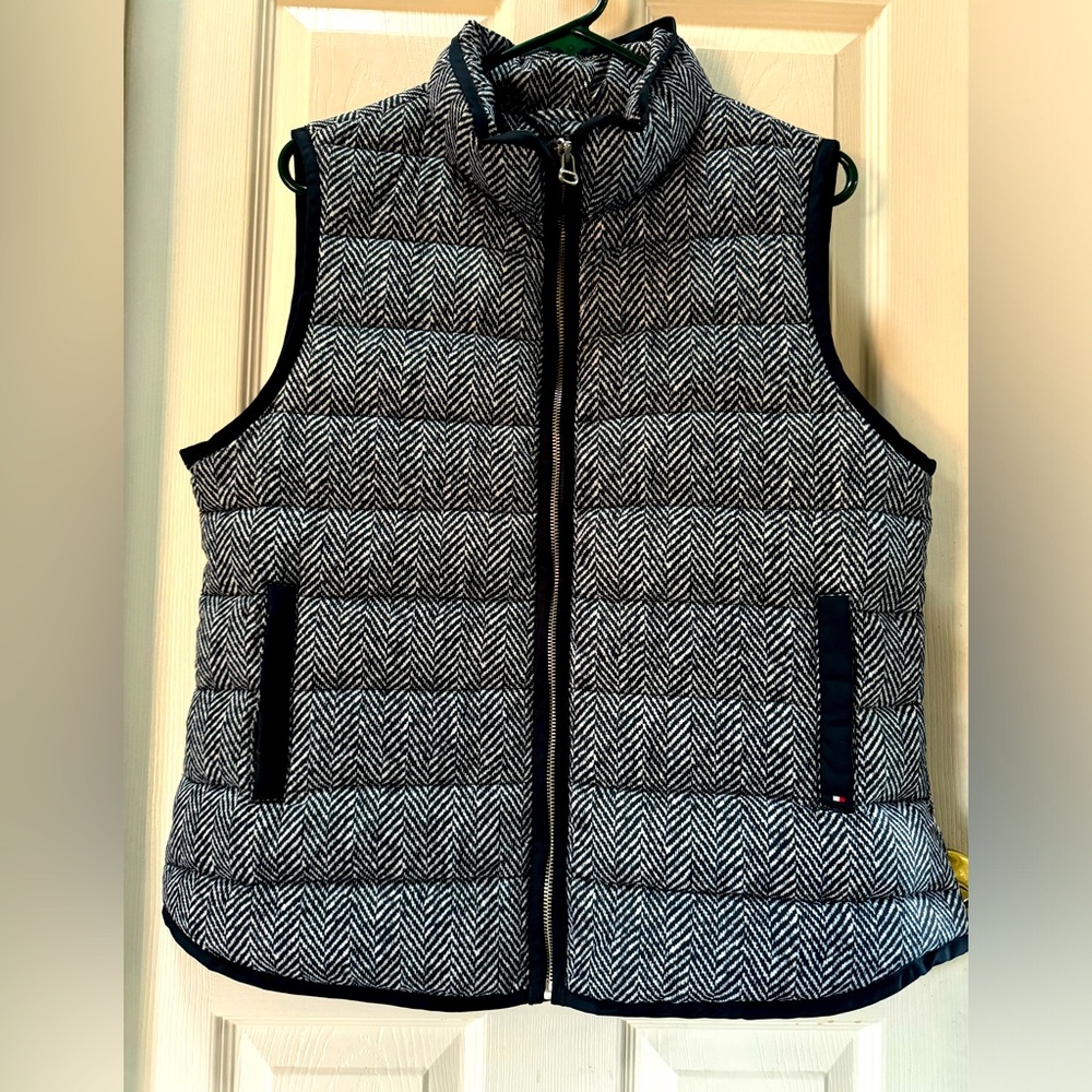 Ladies Tommy Hilfiger Herringbone Vest.  Size Large